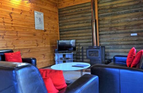 Adaminaby House | Cabin 2 - Snowy Accommodation