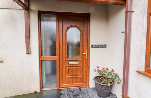 Brynrefail Cottage | Cabin ∙ 4 bedrooms ∙ 7 guests