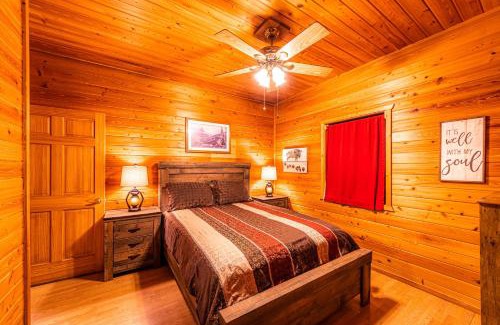 Christopher Creek Resort | Cabin #4 The Wolves Den - Pet Friendly- Sleeps 6 - Playground & Game Room