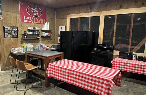 Hatfield RV Rental | Cabin 5 - Rustic Mountain Cabin - Up to 3 persons