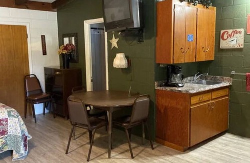 Burnet Cabin | Cabin 7 - Cabin next to the Lodge