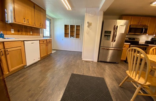 Hines Apartment | Cabin 8 Lakefront Resort