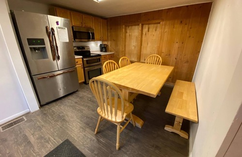 Hines Apartment | Cabin 8 Lakefront Resort
