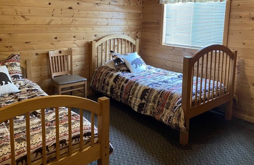 Hines Resort | Cabin 9 Lakefront Family/Pet Friendly Fishing Resort Dock Beach Resort Amenities