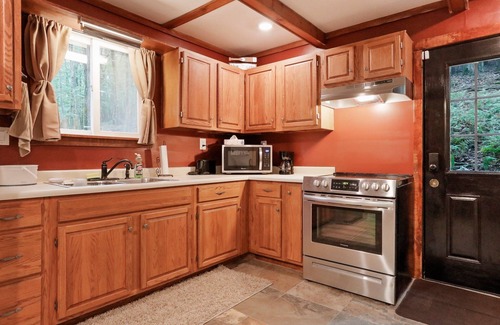 Terra Alta House | CABIN ALPINE LAKE RESORT - GOLF BEACH HIKE FISH KAYAK HOT TUB POOL GYM RELAX