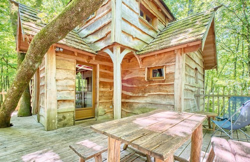 Monsac Cabin | Cabin 'Amicie' with Private Terrace, Shared Garden and Balcony