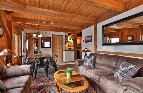 Killington Cabin | Cabin at Killington: Large Home w/amenities, views and location close to ski resort. Hot Tub.