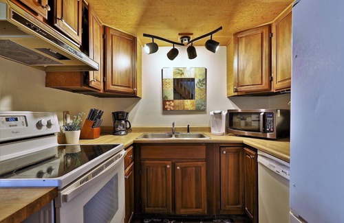 Killington Cabin | Cabin at Killington: Large Home w/amenities, views and location close to ski resort. Hot Tub.