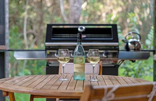 North Aramara House | Cabin By The Creek Hidden Oasis