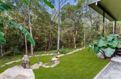 North Aramara House | Cabin By The Creek Hidden Oasis