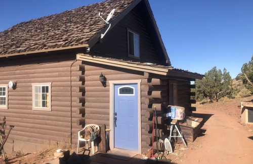 Snowflake Cabin | Cabin by the pond