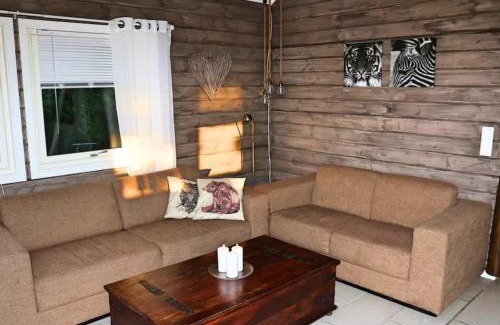 Storslett Cabin | Cabin by the river