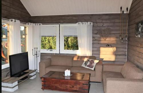 Storslett Cabin | Cabin by the river