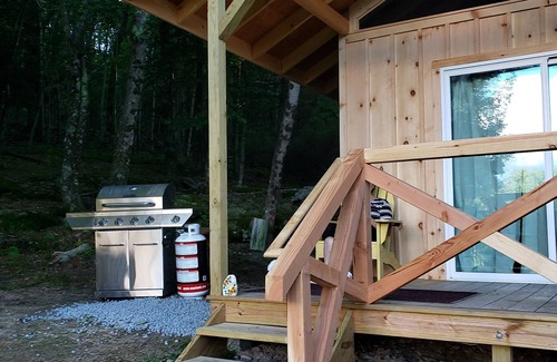 Jeffersonville Cabin | Cabin by the Rocks 12 x12 rustic cabin