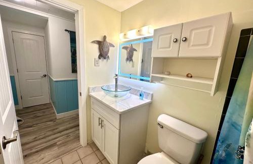 Spring Hill House | Cabin by the Sea - Waterfront Direct Gulf Access- Pontoon Boat Rental On Site or Bring Your Boat- Paddlecraft included