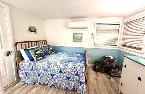 Spring Hill House | Cabin by the Sea - Waterfront Direct Gulf Access- Pontoon Boat Rental On Site or Bring Your Boat- Paddlecraft included