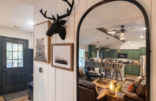 Lake Harmony House | Cabin Crunch: Lake Harmony. Entire home, Hot tub, Wood fireplace, All essentials