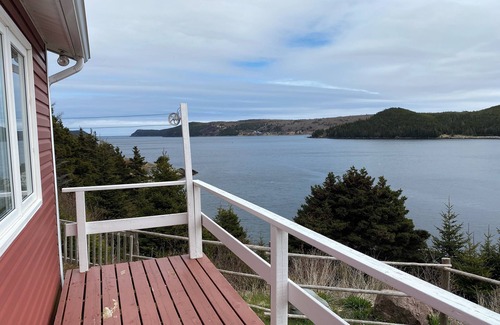 Fermeuse Cabin | Cabin Harbour View + Sitting Area + Fire Pit + BBQ