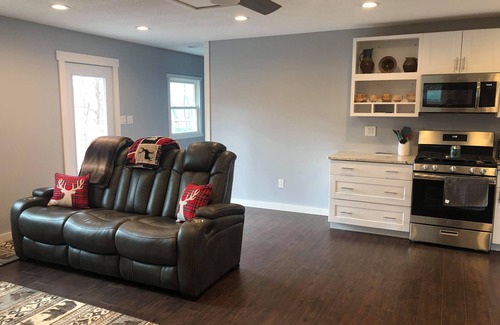 Canton Cabin | Cabin in the woods with a hot tub