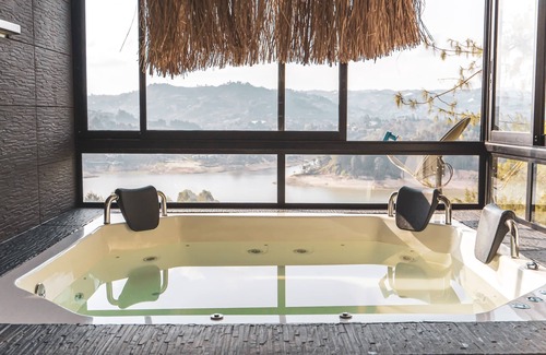 El Penol Cabin | Cabin Inside the MONTE GANDOLFO GUATAPE condominium. Up to 12 people with JACUZZI