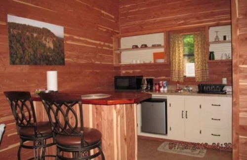 Ozark Cabin | Cabin near OHV/ATV trailheads and the Mulberry River at Cass Arkansas. Save 10% per day when booked 5 days or more.