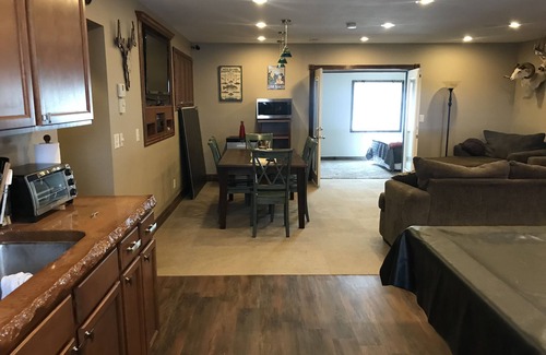 Inman Cabin | Cabin next to water! Fisherman’s Dream! HUNTERS WELCOME!