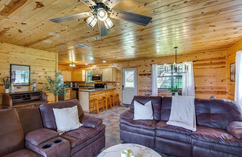 Fort Towson Cabin | Cabin on Lake Raymond Gary w/Dock, Grill & Views!