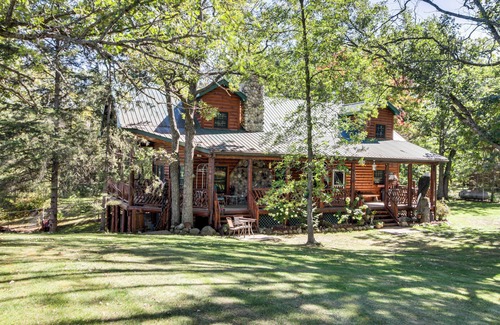 Ponsford Cabin | Cabin on Round Lake w/Boat Dock & Water Views!