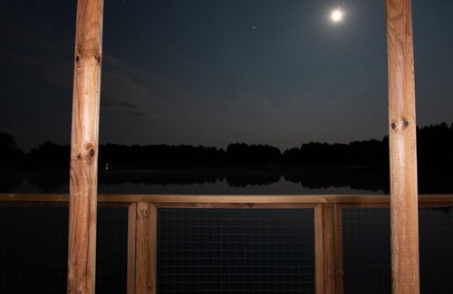Flayat House | Cabin on the water with panoramic view on the lake