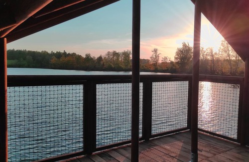 Flayat House | Cabin on the water with panoramic view on the lake
