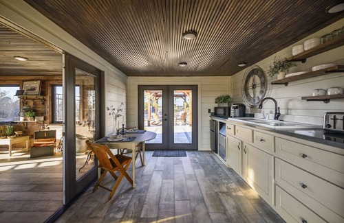 Swink Cabin | Cabin,peaceful, quiet. 7 miles from Valliant, Oklahoma. Extended stays welcome.