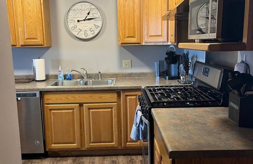 Warrens Condo | Cabin Retreat near Three Bearsnn