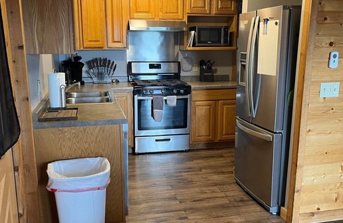 Warrens Condo | Cabin Retreat near Three Bearsnn
