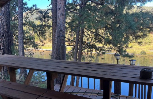 Riverbend Cabin | Cabin, river access, rafts, 1 bedroom and Wi-Fi, AC, Satellite T.V., Kitchen.