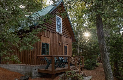Monson House | Cabin, two queen beds with shared bathroom