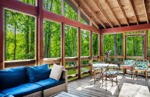 Great Cacapon House | Cabin w New Hot Tub, River, Kayak, WiFi, & Fire Pit
