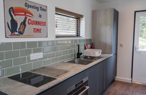 Balfron Cabin | Cabin, with deck and outside bath in woodlands