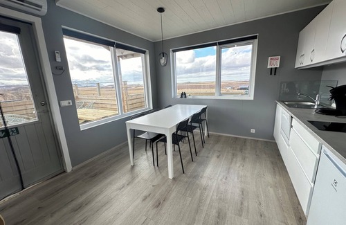 Borgarnes Cabin | Cabin with Jacuzzi, next to Fossatún, west of Iceland