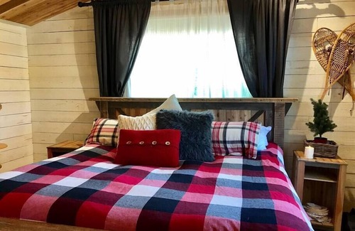 Vernon Cabin | Cabin with own Hot Tub/Self-contained! $165/night!
