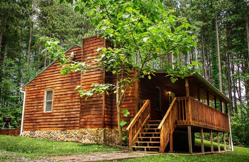 Ansted Cabin | Cabins close to NR Gorge with hot tub & fireplace at best area prices