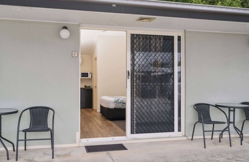 Caboolture Hotel | Caboolture Central Motor Inn, SureStay Collection by BW