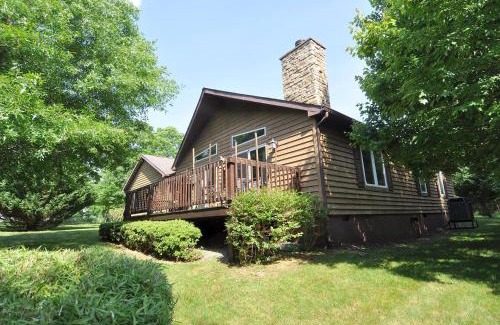 Berkeley Springs House | Cacapon Connected - Wifi, Fire Pit, Game Room, King Bed, Deck, Grill, Fireplace, Pet Friendly, Garage for mountain bike storage
