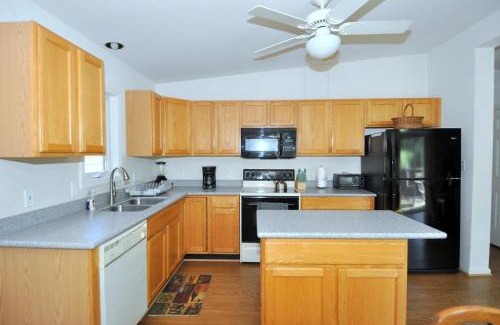 Berkeley Springs House | Cacapon Connected - Wifi, Fire Pit, Game Room, King Bed, Deck, Grill, Fireplace, Pet Friendly, Garage for mountain bike storage