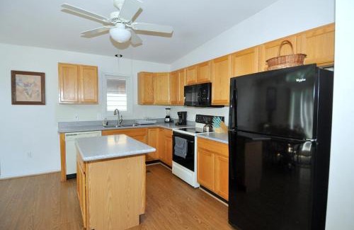 Berkeley Springs House | Cacapon Connected - Wifi, Fire Pit, Game Room, King Bed, Deck, Grill, Fireplace, Pet Friendly, Garage for mountain bike storage