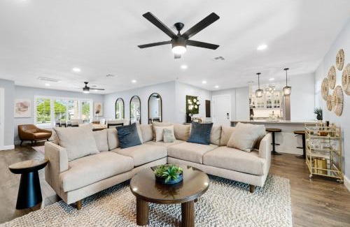 Village Grove House | Cactus Oasis 5-br House Casitaheated Spa & Pool