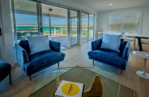 Emu Bay House | Cactus- Spectacular Views On The Ocean Front Pet friendly