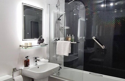 Rothesay Hotel | Cadillac Kustomz Guest House