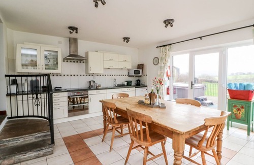 Battle House | CAECRWN, pet friendly, luxury holiday cottage, with hot tub in Brecon