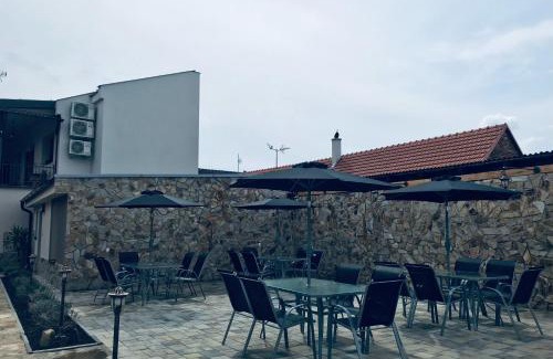 Kuzelov House | Café de la Crème