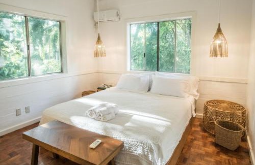 Morong House | CAHAYA Nest Self-Service Home in Rainforest with Kitchen - AC, Monkeys, Bats!